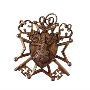 VINTAGE GOLD TONE HERALDIC PENDANT 🤎